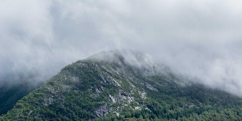 YT725技术博客：边缘计算与网络融合如何重塑低延迟应用基础设施